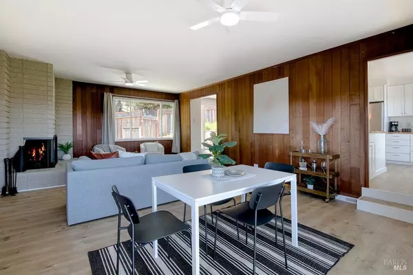 San Anselmo, CA 94960,76 Oak Springs DR