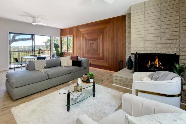 San Anselmo, CA 94960,76 Oak Springs DR