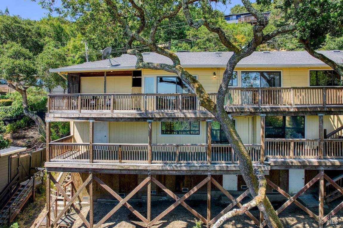 San Anselmo, CA 94960,76 Oak Springs DR
