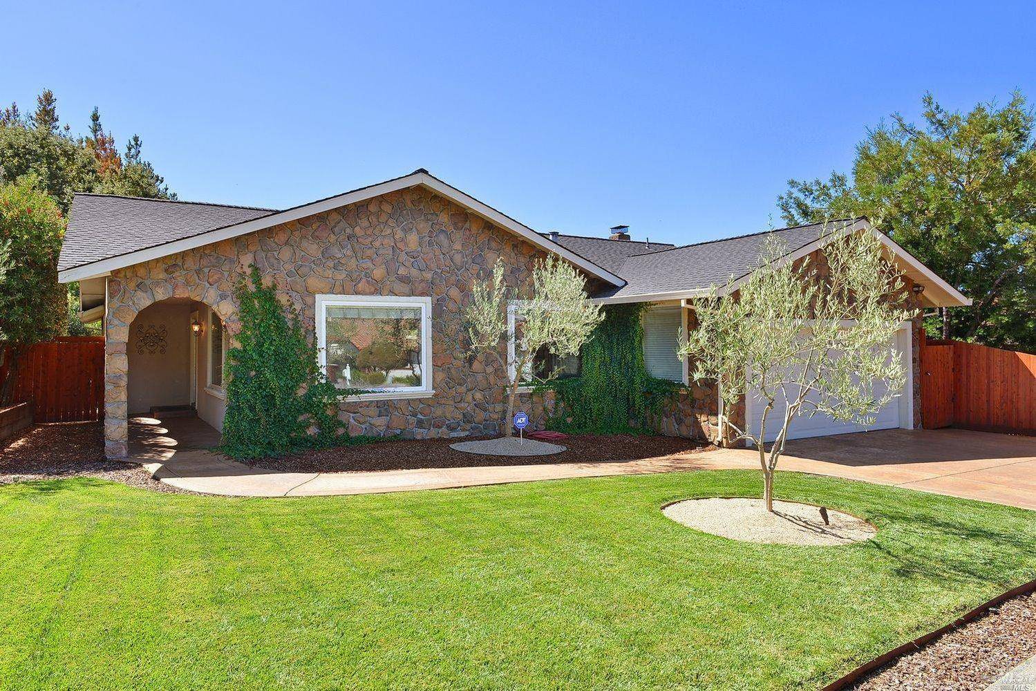 5558 El Encanto DR, Santa Rosa, CA 95409