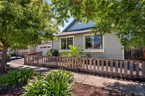 2244 Dennis LN, Santa Rosa, CA 95403