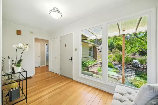 San Rafael, CA 94901,51 Broadview DR