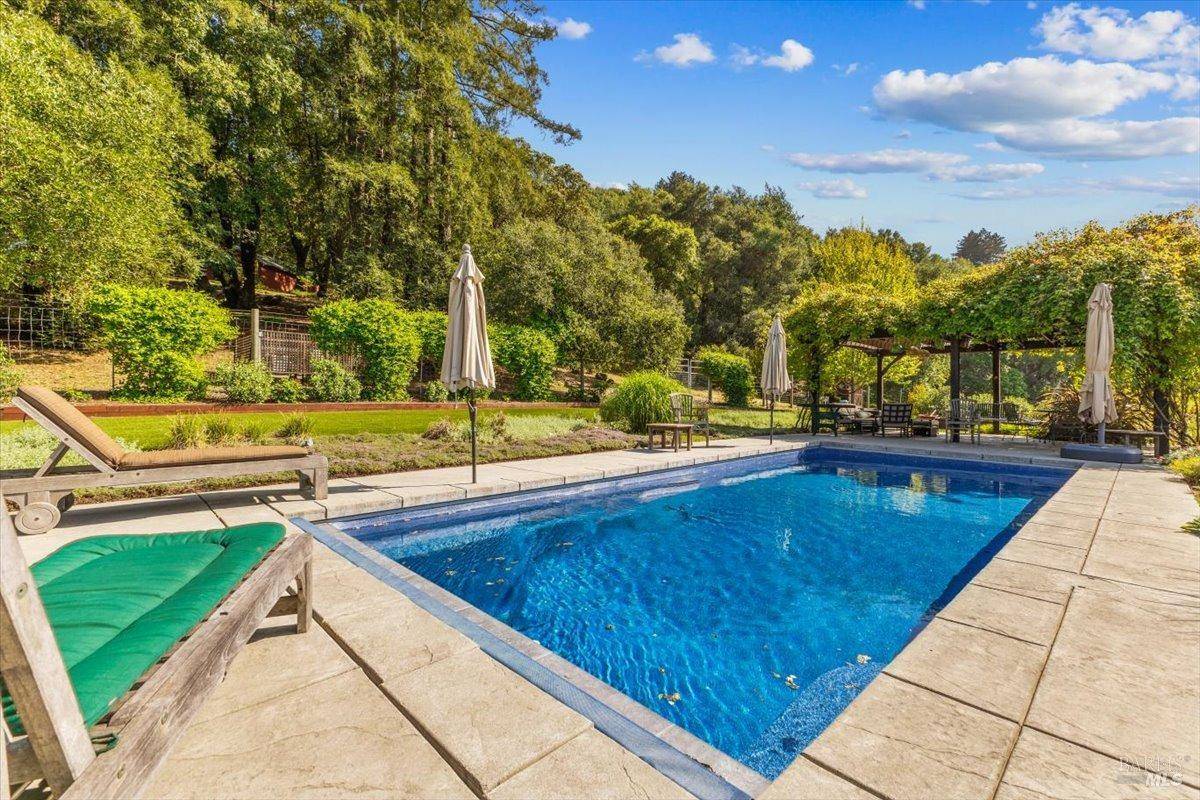 Glen Ellen, CA 95404,100 Zachary LN
