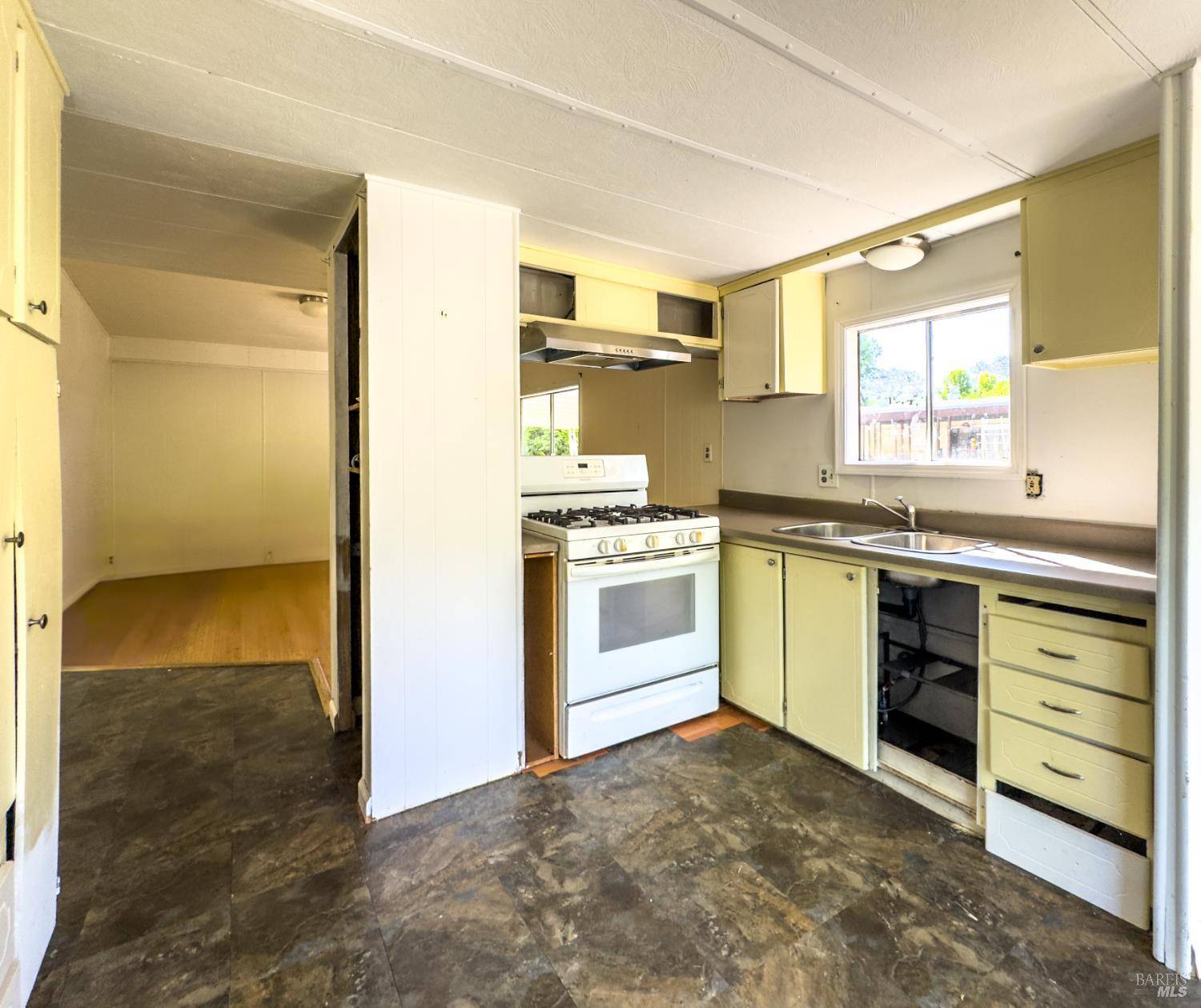 Willits, CA 95490,19401 Walker RD 12