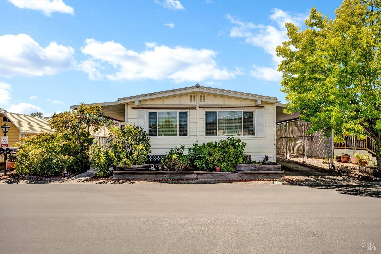 33 Magnolia DR, Calistoga, CA 94515