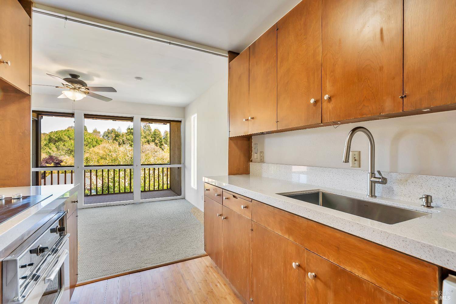 San Rafael, CA 94903,934 Lea DR