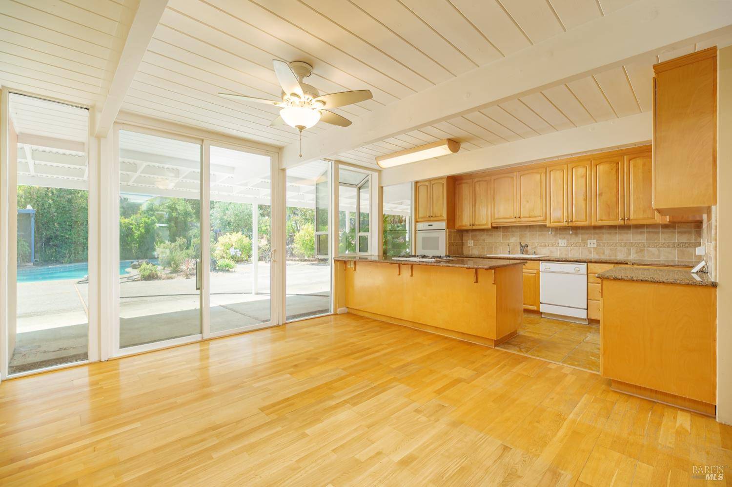 San Rafael, CA 94903,2077 Huckleberry RD