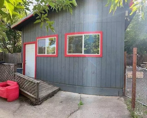 Cloverdale, CA 95425,530 N Cloverdale BLVD