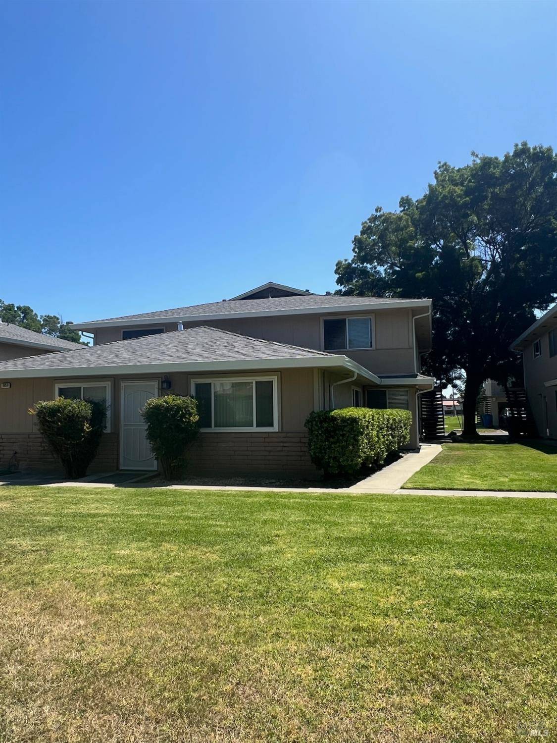 1950 Duxburry LN 2, Vacaville, CA 95687