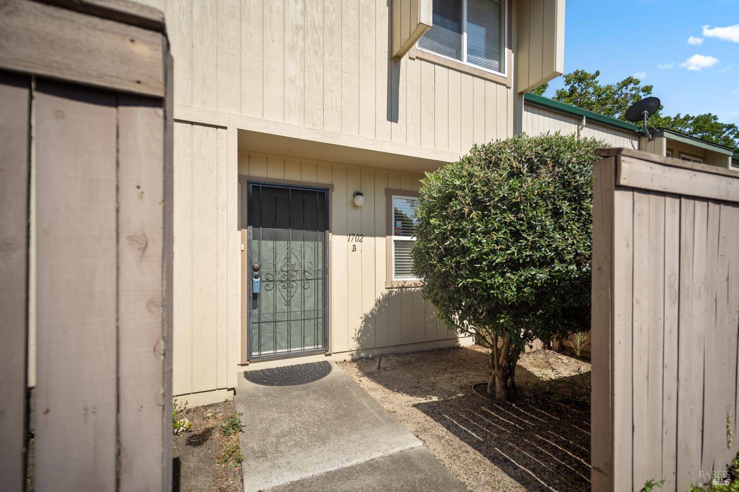 1702 Glenbrook DR B, Santa Rosa, CA 95401