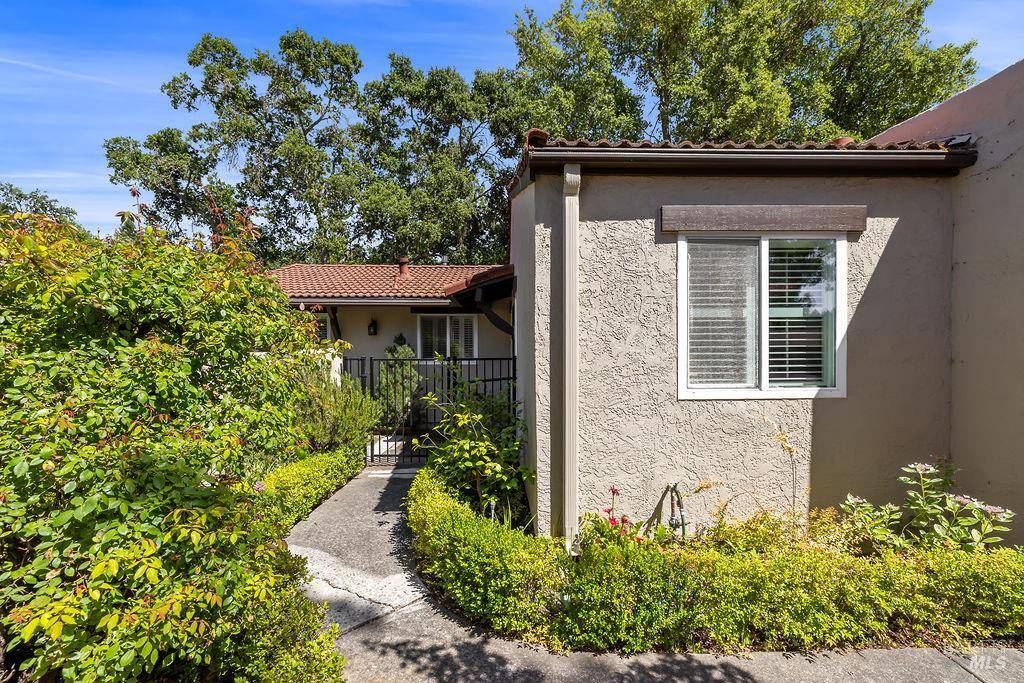 Santa Rosa, CA 95404,934 Shady Oak DR