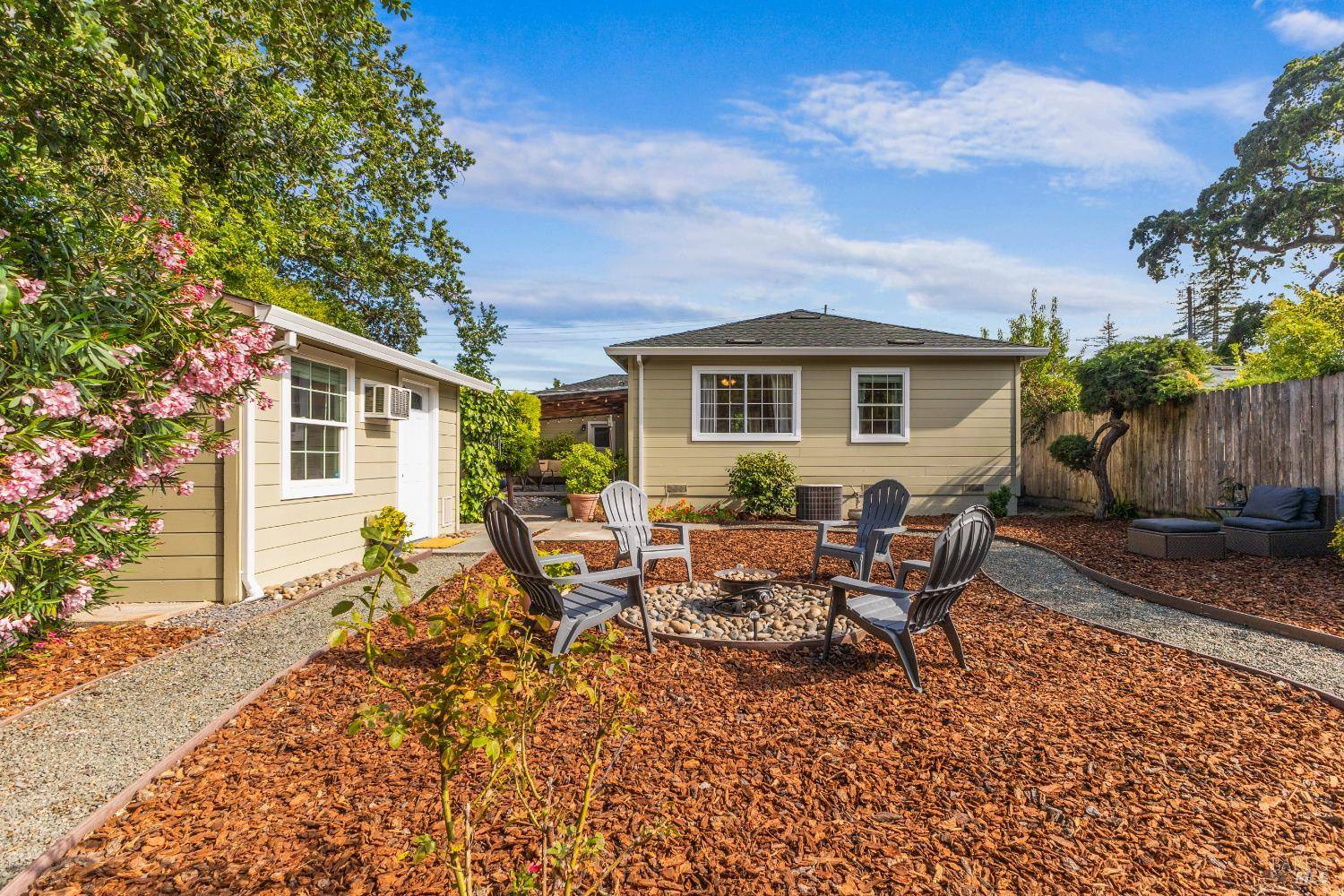109 Steele LN, Santa Rosa, CA 95401