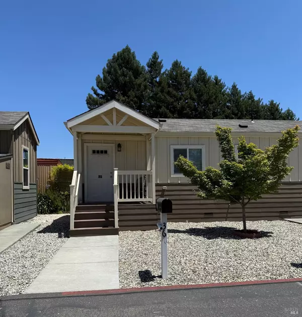 36 Roundelay LN, Santa Rosa, CA 95407