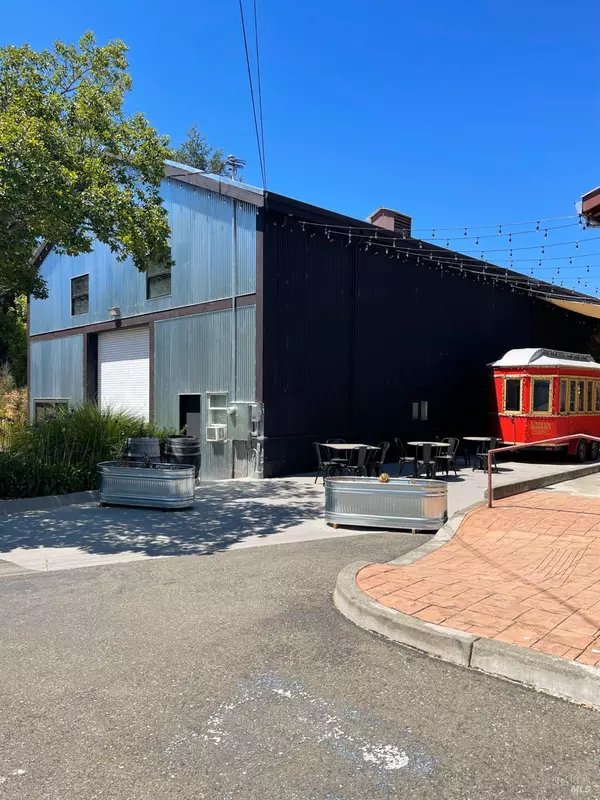 Healdsburg, CA 95448,420 Hudson