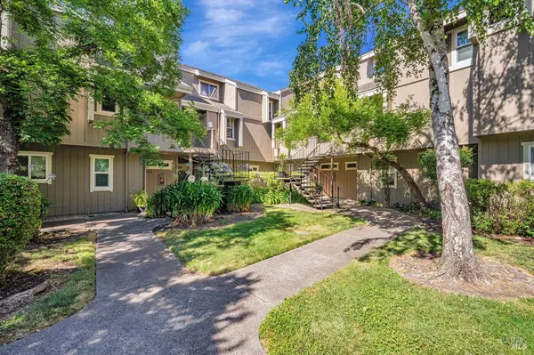 7775 Camino Colegio DR, Rohnert Park, CA 94928