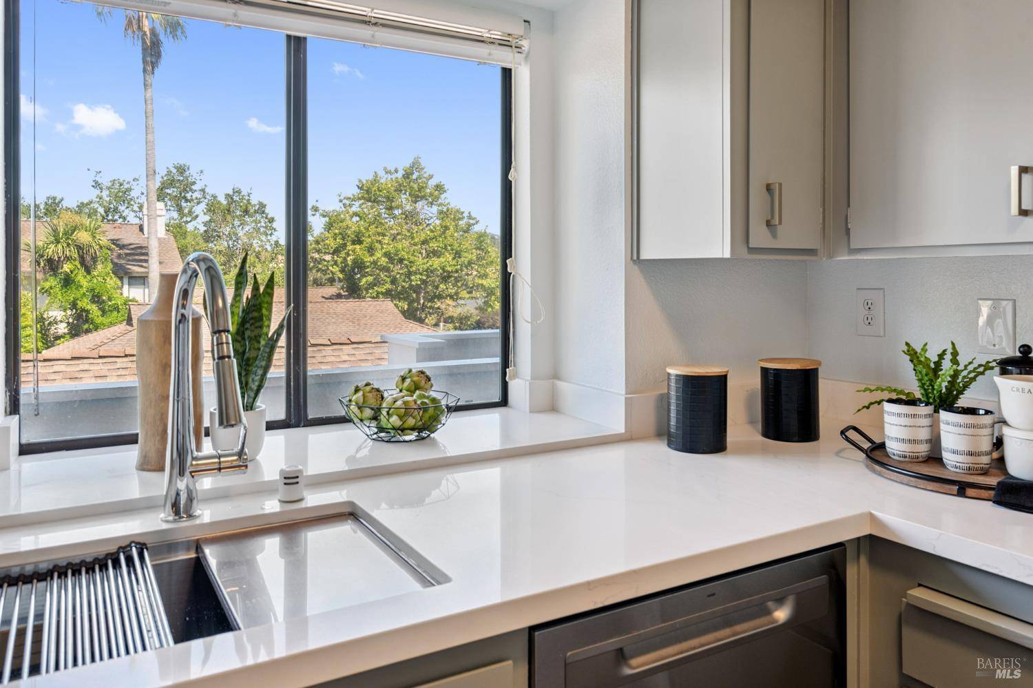 San Rafael, CA 94903,7 Picadilly CT
