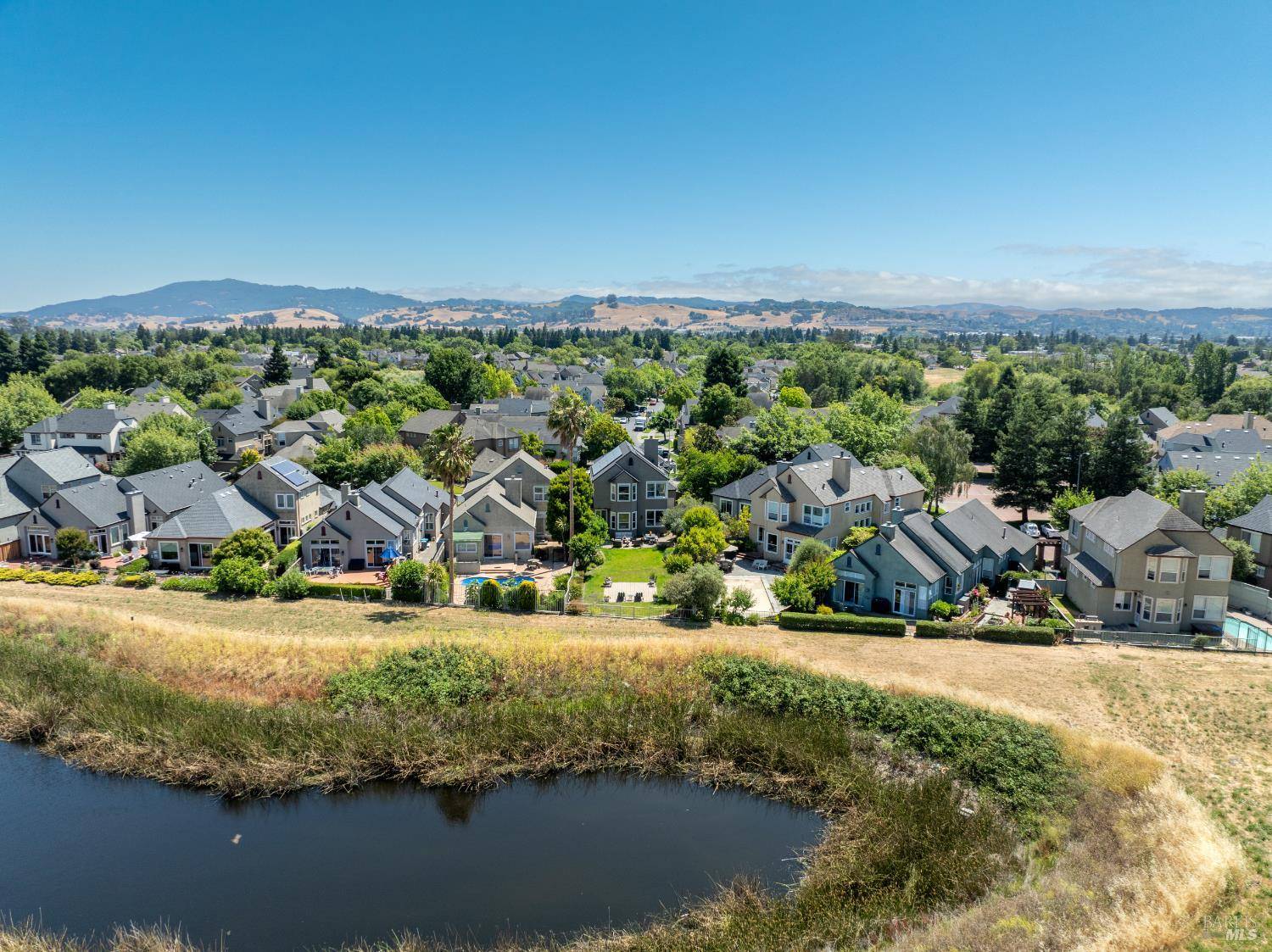 Petaluma, CA 94954,1996 Falcon Ridge DR