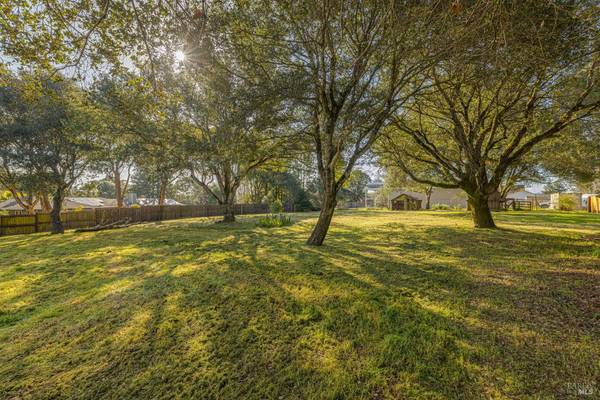 9980 Oak ST, Penngrove, CA 94951
