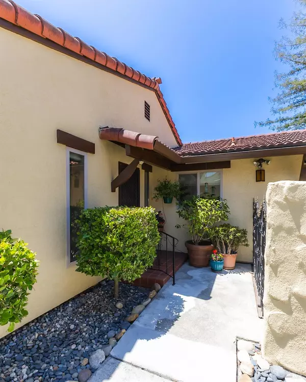 Santa Rosa, CA 95404,923 Shady Oak DR