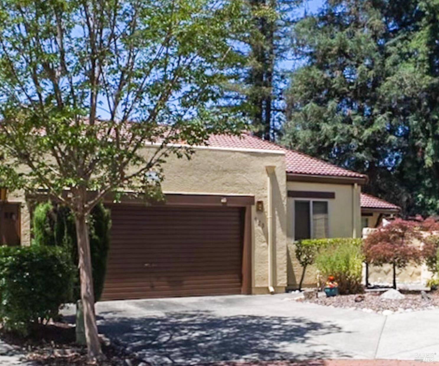 923 Shady Oak DR, Santa Rosa, CA 95404