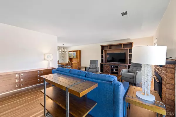 Santa Rosa, CA 95409,504 Deerfield PL