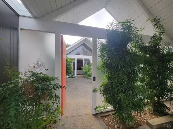 San Rafael, CA 94903,18 Mount Rainier CT