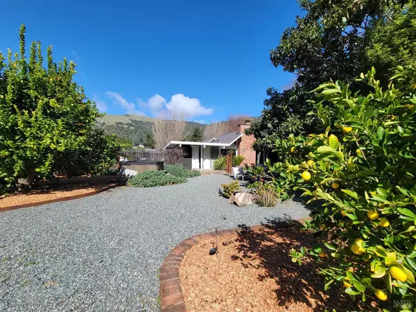 San Rafael, CA 94903,18 Mount Rainier CT
