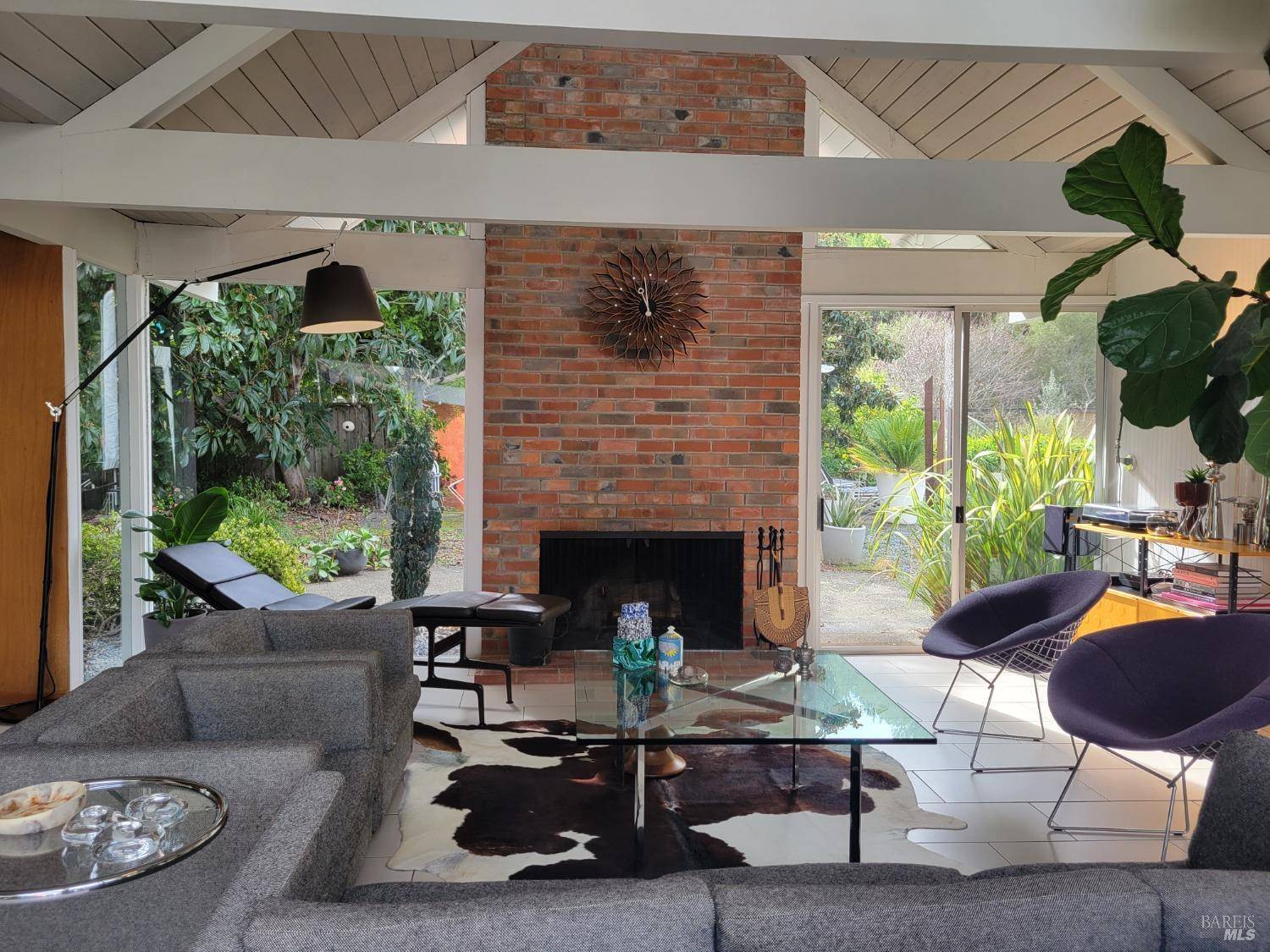 San Rafael, CA 94903,18 Mount Rainier CT