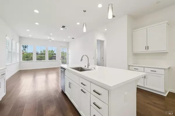 Santa Rosa, CA 95404,1737 Linden LN