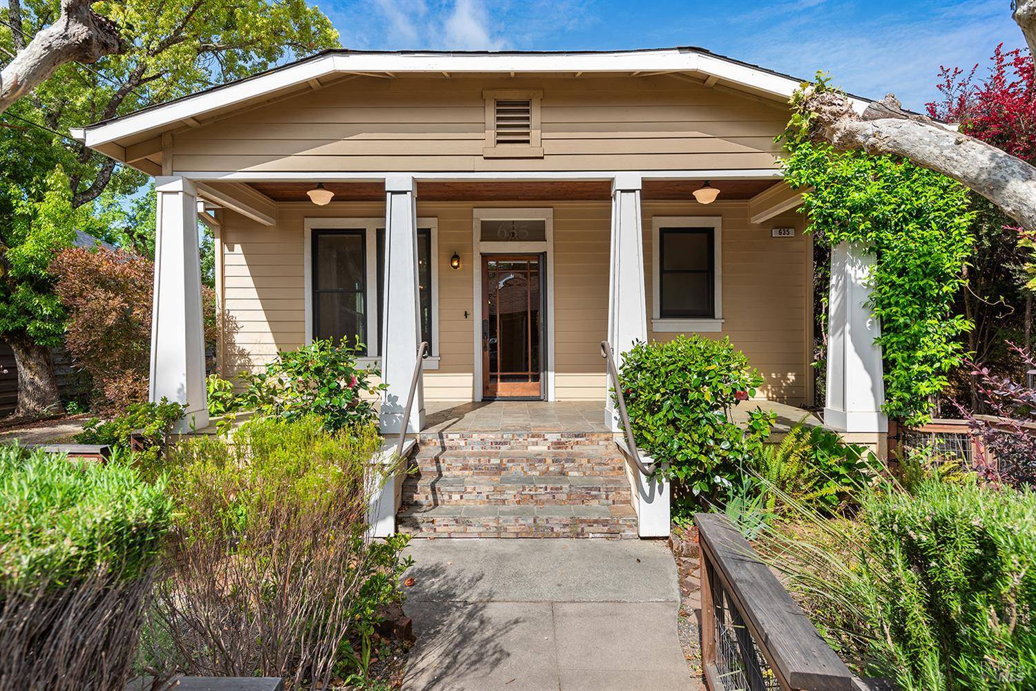 635 Brown ST, Healdsburg, CA 95448
