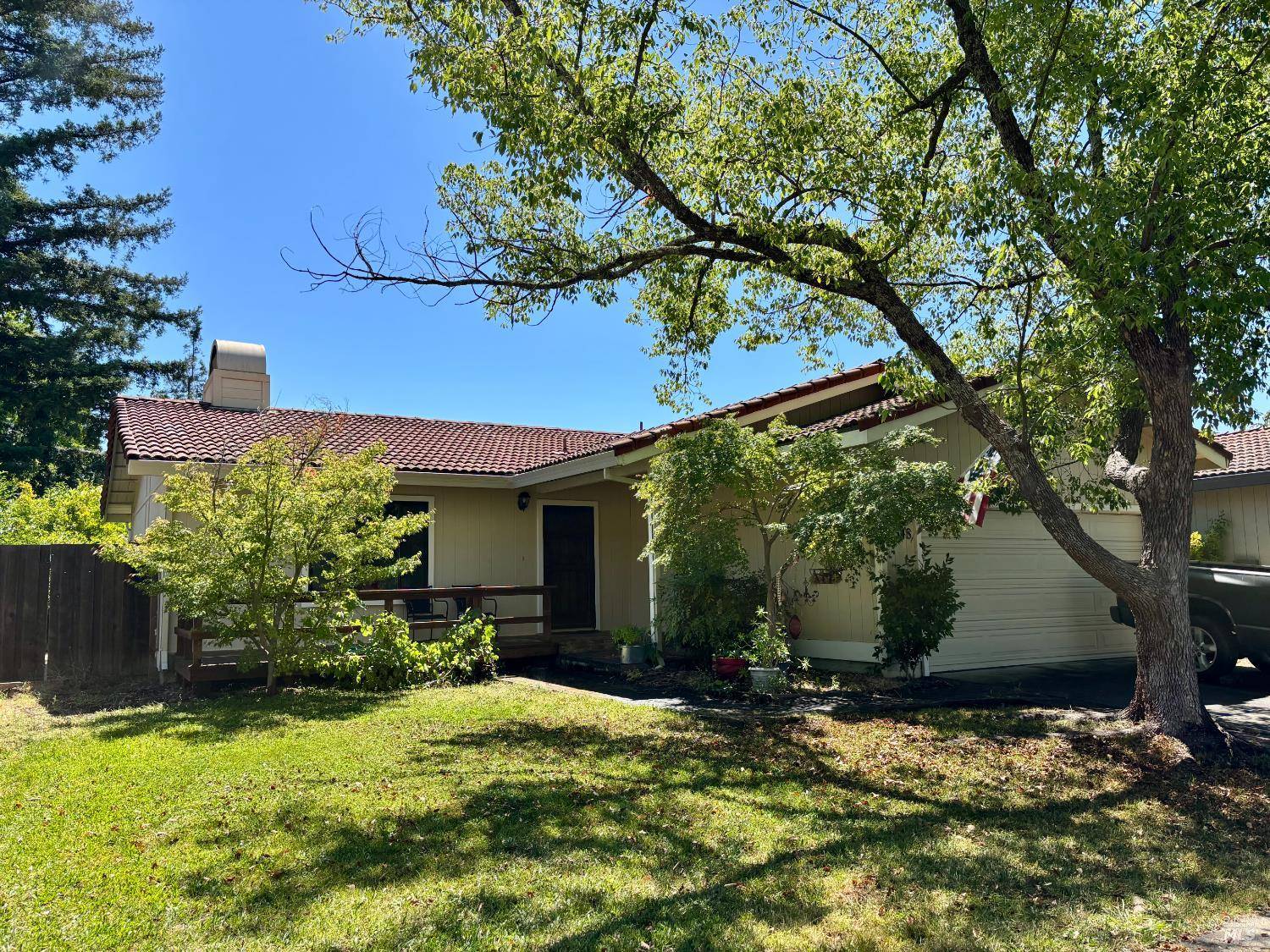 348 Almond WAY, Healdsburg, CA 95448