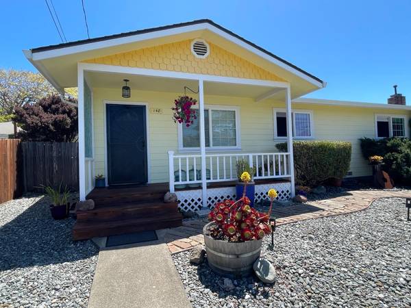 148 Olsen LN, Fort Bragg, CA 95437