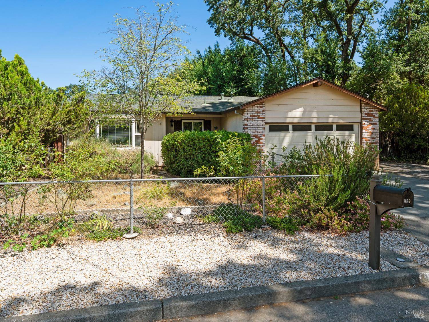 580 W 2nd ST, Cloverdale, CA 95425