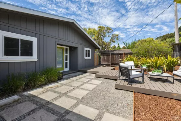122 Oak DR, San Rafael, CA 94901
