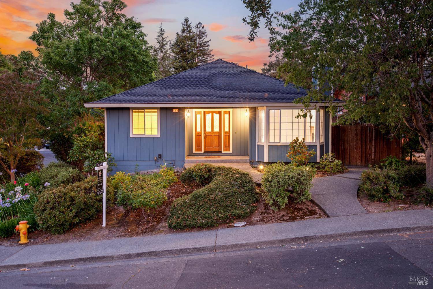 900 Caton CT, Sonoma, CA 95476