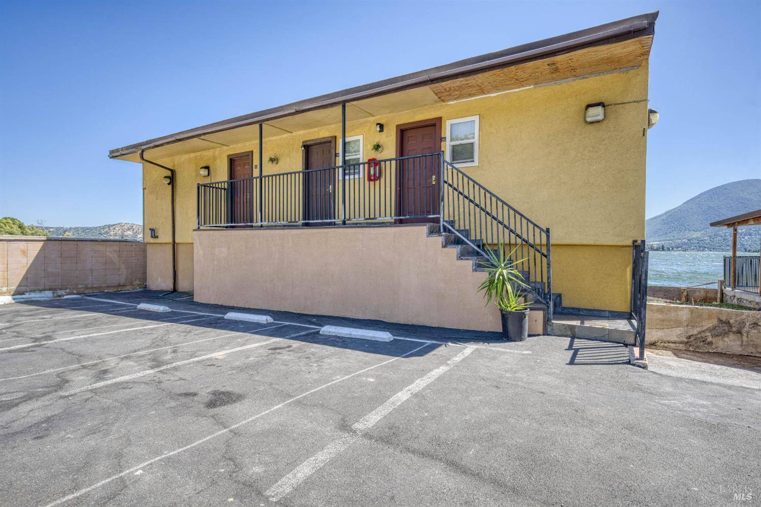 Clearlake Oaks, CA 95423,10215 E Highway 20