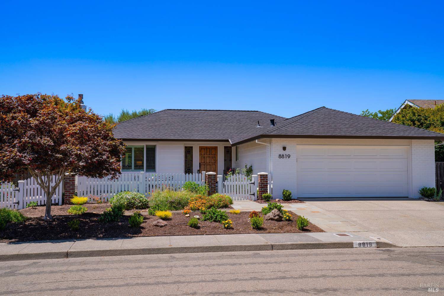8819 Hood Mountain CIR, Santa Rosa, CA 95409