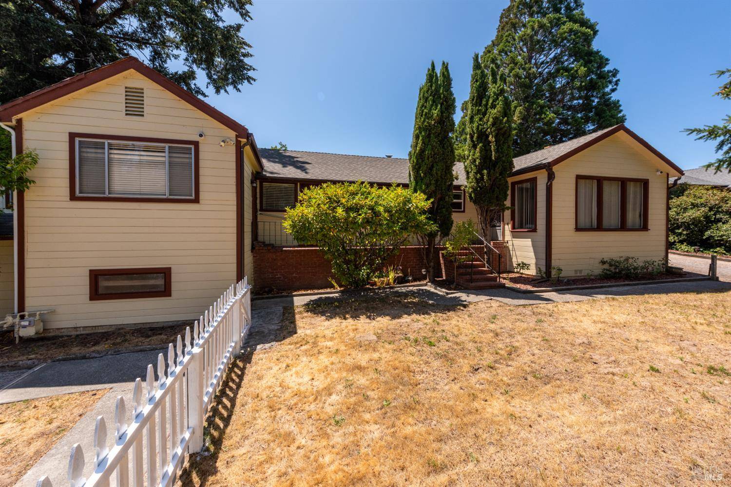 Sebastopol, CA 95472,604 Live Oak AVE
