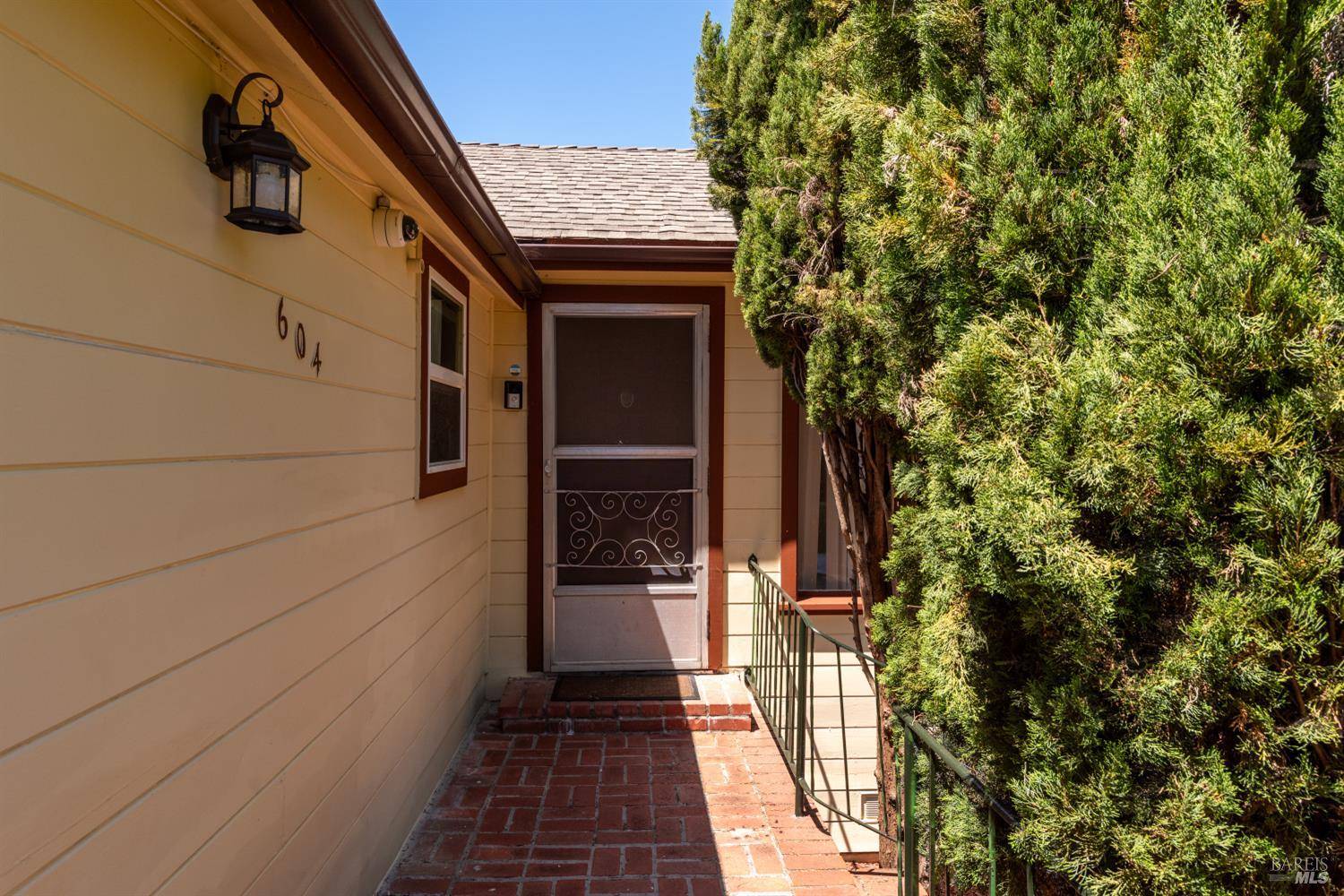 Sebastopol, CA 95472,604 Live Oak AVE
