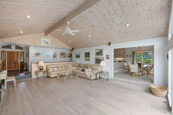 Santa Rosa, CA 95404,127 Mountain Meadow RD