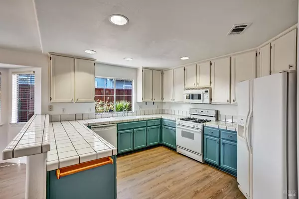 Vallejo, CA 94591,2139 Garnet CIR