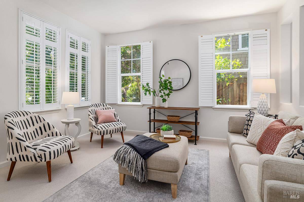 Novato, CA 94949,76 Oak Grove DR