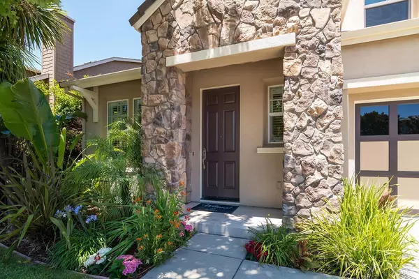 Novato, CA 94949,76 Oak Grove DR