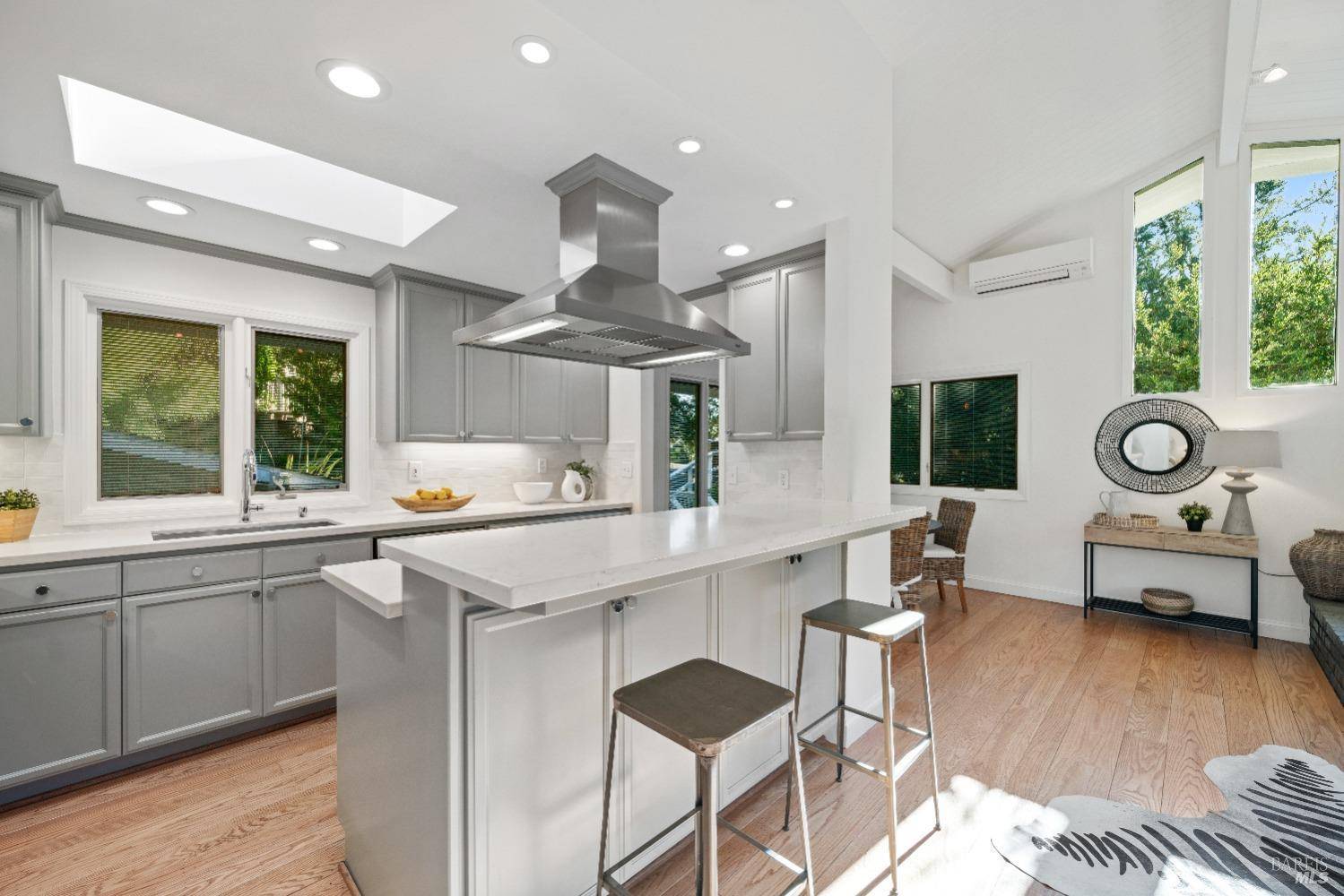 Larkspur, CA 94939,299 Wilson WAY