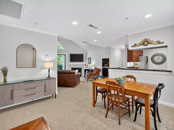 216 Foss Creek CIR B, Healdsburg, CA 95448