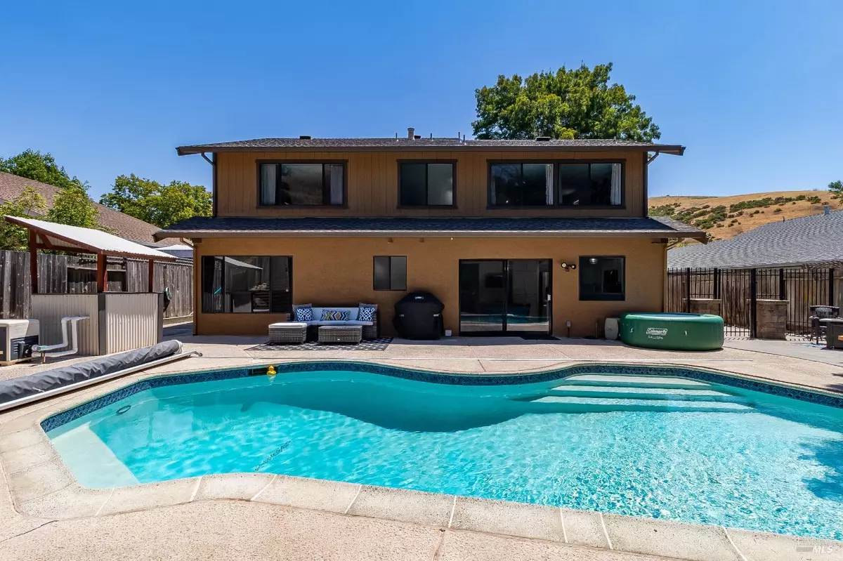 Benicia, CA 94510,877 Rose DR