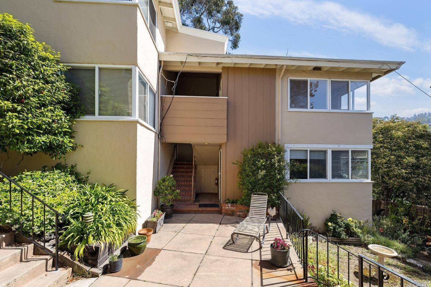 Oakland, CA 94611,343 Somerset RD