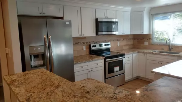 Santa Rosa, CA 95409,2 Fallgreen CT