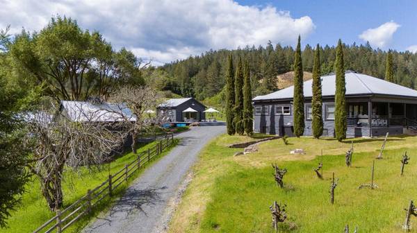 8781 Martinelli RD, Forestville, CA 95436