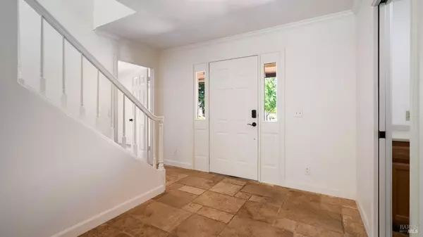 Santa Rosa, CA 95401,2318 S Hampton CIR